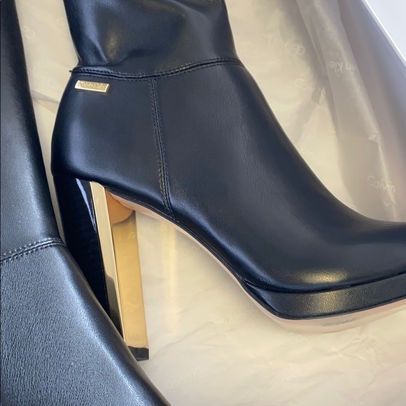 Calvin Klein boots - Picture 1 of 7